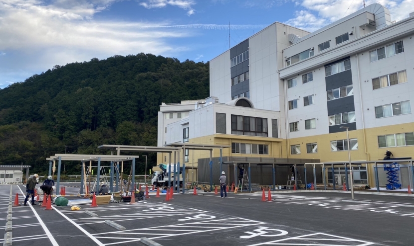 通路シェルター施工中